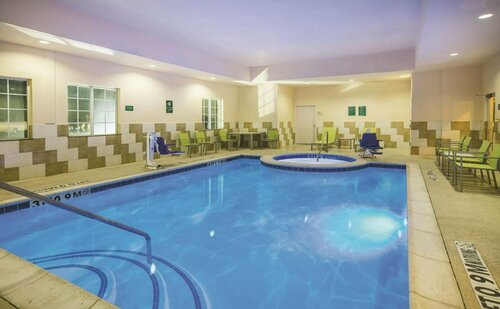 La Quinta Inn & Suites by Wyndham Dallas South-DeSoto, Забронировать Отель Отели ДеСото с бассейном, Бассейн