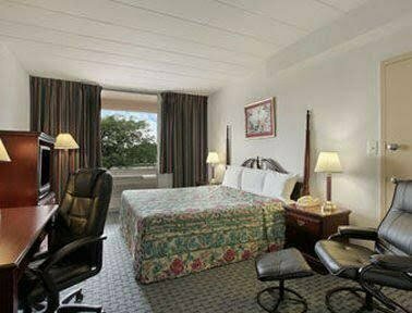 FairBridge Inn Express Melrose Park, Book Hotel Hoteller i Chicago med parkering, Parkering