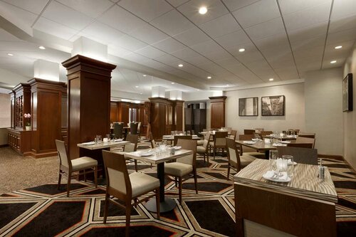 Hilton Arlington, Забронировать Отель Отели Арлингтон 3 звезды, 3*