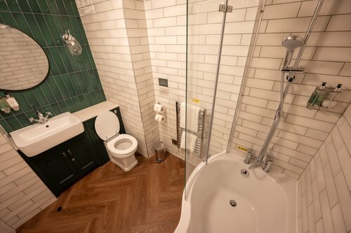 Berkshire Arms by Chef & Brewer Collection, Book Guesthouse Midgham Berkshire