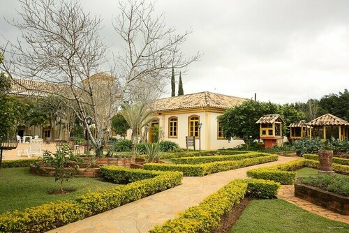 Villa DOuro Pousada, Забронировать Отель Отели Тирадентис с парковкой, рядом с Rosario Church, Парковка
