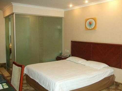 GreenTree Inn ShanDong JiNing WeiShan Lake National Wetland Park Business Hotel, Varaa Hotelli Weishan Shandong