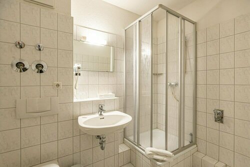 Hotel Rostock West im "Kritzmow Park", Забронировать Отель Росток Мекленбург-Померания