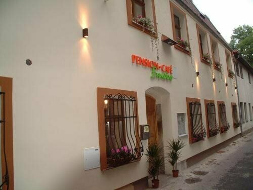 Pension Bambino, Reservar Hotel Hotéis em Jizera Mountains com Estacionamento, Estacionamento