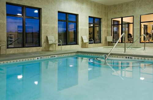 Holiday Inn Express Hotel and Suites Borger, an IHG Hotel, Buchen Sie Hotel Hotels in Borger mit Pool, in der Nähe von Huber Park, Schwimmbad