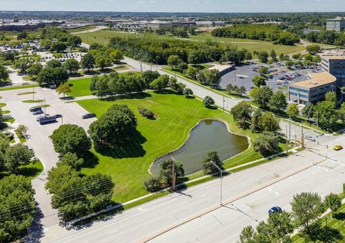 Sheraton Overland Park Hotel at the Convention Center, Забронировать Отель Оверленд-Парк Канзас, рядом с Конгресс-центр Оверленд-Парка