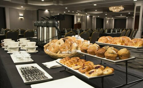 Adria Hotel and Conference Center, Забронировать Отель Куинс Нью-Йоркская агломерация