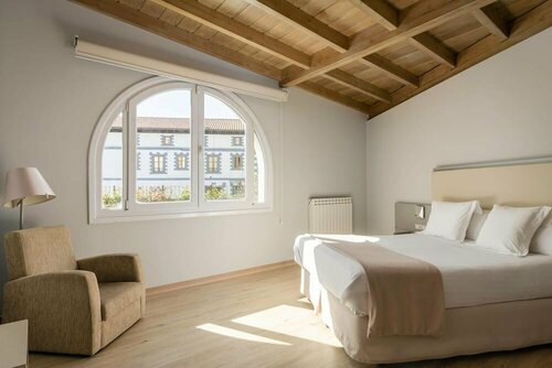 Hotel Nagusi, Prenota Hotel Hotel 3 stelle a Sarria, 3*