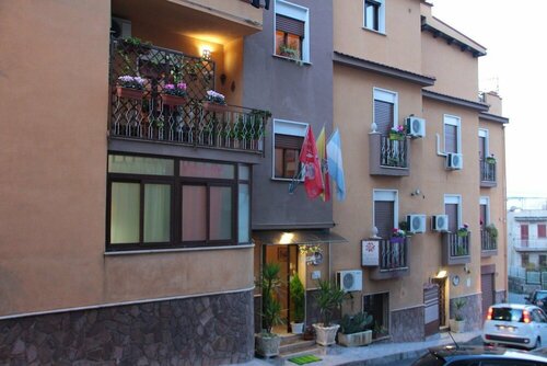 La Casa Di Evita, Забронировать Отель «постель и завтрак» Отели в центре Карини, в центре