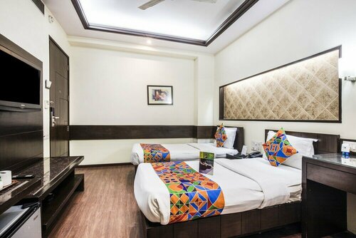 Stallen Suites Nehru Place by FabHotels, Забронировать Отель Отели Нью-Дели с парковкой, рядом с Храм Калкаджи Мандир, Парковка