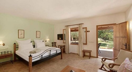 Ses Rotes Velles, Book Hotel Campos 