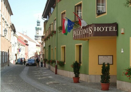 Palatinus Hotel, Book Hotel Hoteller i Gyor-Moson-Sopron med parkering, Parkering