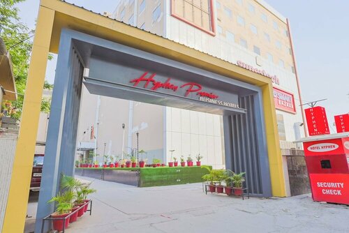 Hyphen Premier-Business Hotel, Забронировать Отель Отели Мератх с парковкой, Парковка