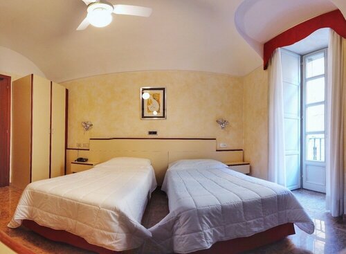 Le Petit Hotel, Забронировать Отель Чентро Сторико Турин, рядом с Станция метро Porta Nuova