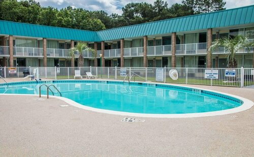 Quality Inn & Suites Hardeeville - Savannah North, Забронировать Отель Отели Южной Каролины с бассейном, Бассейн