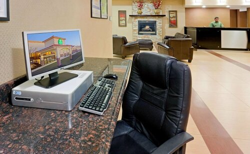 La Quinta Inn by Wyndham West Long Branch NJ Shore Area, Забронировать Отель Лонг-Бранч Джерси-Шор