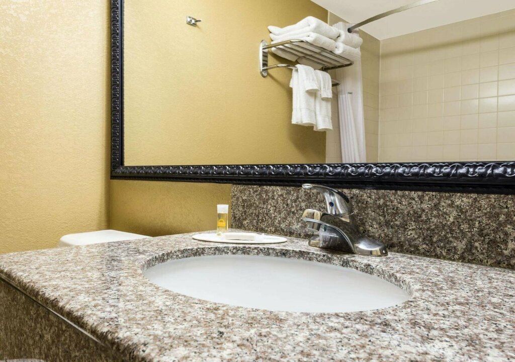 Econo Lodge Louisville East