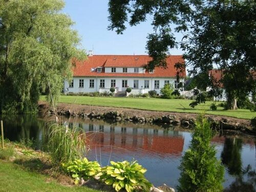 Sonnerupgaard B&B, Book Bed and Breakfast Kirke Hvalsø 