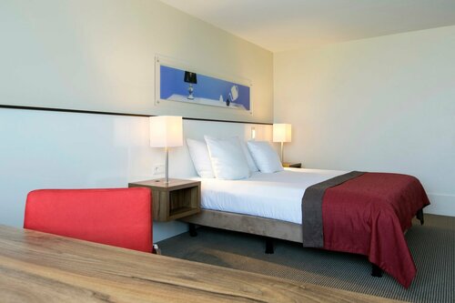 Holiday Inn Eindhoven Centre by IHG, Забронировать Отель Эйндховен - центр города Эйндховен, рядом с DAF Museum