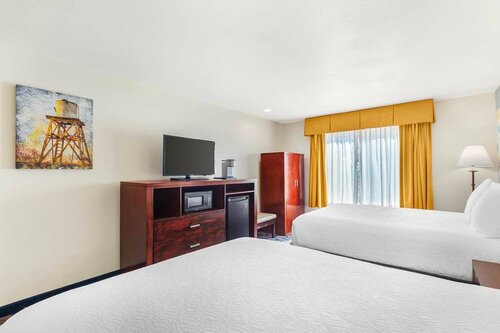 Best Western PLUS Villa del Lago Inn, Book Villa Patterson Californien
