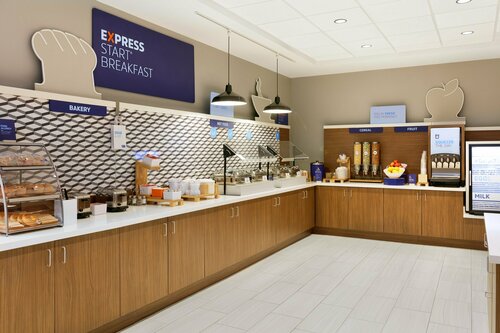Holiday Inn Express Garden City East by Ihg, Забронировать Отель Гарден-Сити Канзас, рядом с Средняя школа города Гарден-Сити