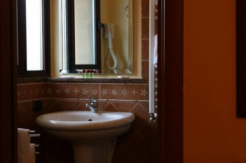 Agriturismo il Drago, Boek Hotel Aidone Sicilië
