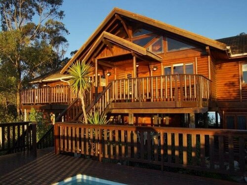 Oyster Creek Lodge, Reservar Pousada (com pequeno-almoço) Hotéis em Knysna com estacionamento, Estacionamento