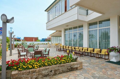 Hotel Caesar (Bed and Breakfast), Забронировать Отель Отели в центре Червия, в центре