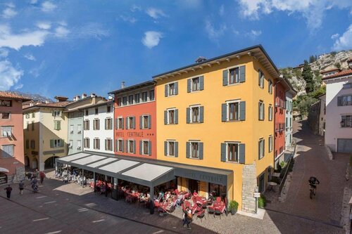 Hotel Centrale, Забронировать Отель Торболе Alto Garda e Ledro