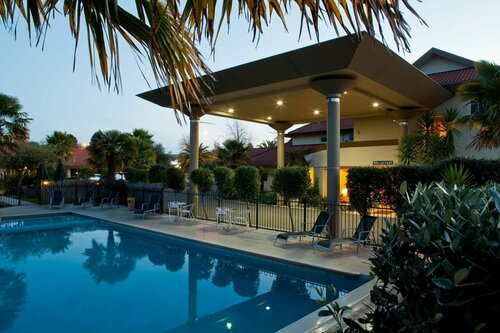 Kuirau Park Motor Lodge- Thermal Mineral pool, Забронировать Мини-отель Роторуа Озеро Роторуа, рядом с Rotorua District Library