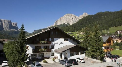 Adria Garni B&B Residence Corvara, Забронировать Отель «постель и завтрак» Бадия Корвара-ин-Бадия, рядом с Подъемник 19 Боэ 2000м