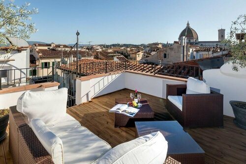 Residenza Conte di Cavour & Rooftop - dBe Hotels, Забронировать Отель «постель и завтрак» Сан-Марко - Сантиссима-Аннунциата Флоренция, рядом с Дом Буонаротти