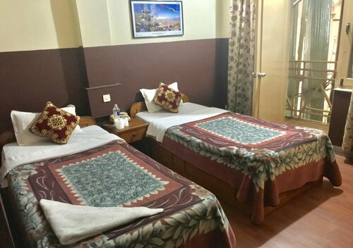 Hotel Cosmic, Забронировать Отель Отели Катманду с парковкой, рядом с Garden of Dreams, Парковка