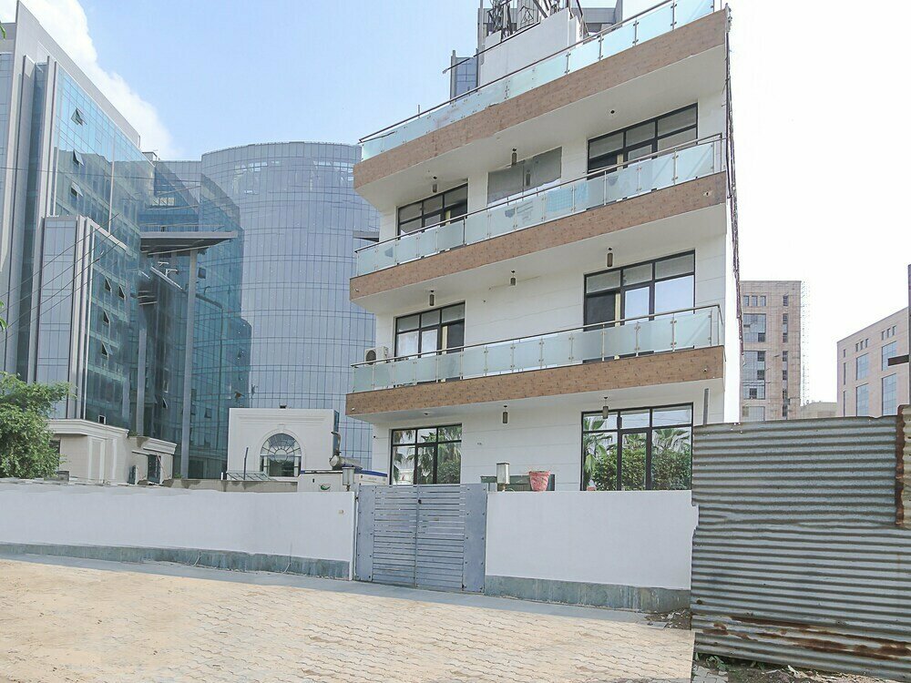 Oyo Premium South City 1