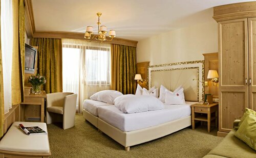 Hotel 3 Sonnen, Rezerwuj Hotel Hotele w Tirol z Basenem, Basen