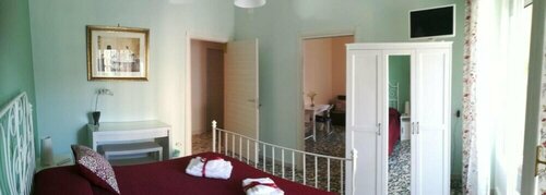 Edelweiss B&B, Book Bed and Breakfast Hoteller i Salerno med parkering, Parkering