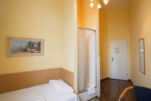Hotel Am Stuttgarter Eck, Book Hotel Charlottenburg Berlin