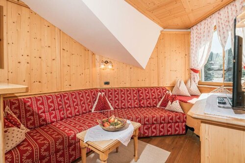 Residence Cesa Ladina, Забронировать Отель Ортизеи Валь-Гардена, рядом с Бугельная станция Палмер (нижняя станция)