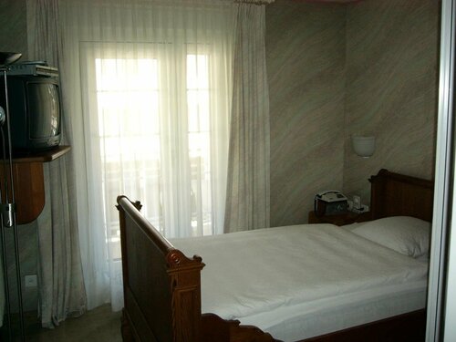 Hotel Chavez, Забронировать Отель Рид-Бриг Бриг