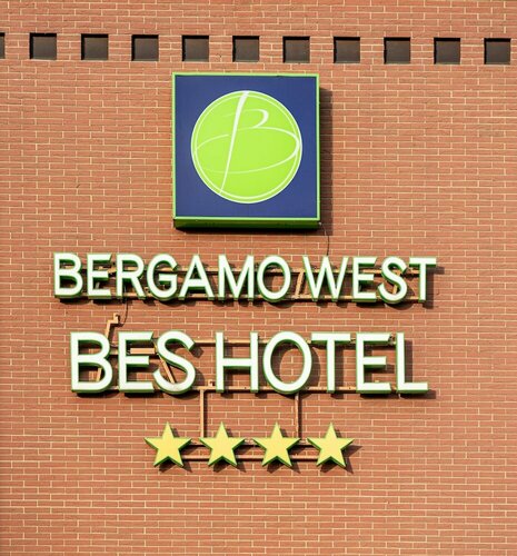 Bes Hotel Bergamo West, Book Hotel Hoteller i Mozzo med parkering, Parkering