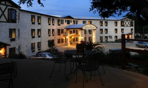 Inn on Barons Creek, Забронировать Отель Отели Фредериксберг 3 звезды, рядом с Художественная галерея Whistle Pik, 3*