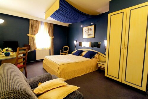 Les Reflets Jaunes, Book Hotel Givet 