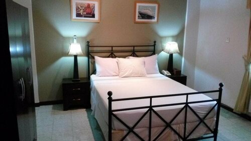 TEMA central Hotel, Брондау Қонақ үй Tema қаласындағы жүзу бассейні бар қонақ үйлер, Жүзу бассейні