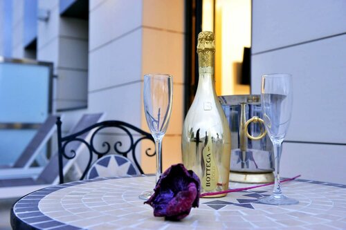 6 Bis HOTEL, Забронировать Отель Кастельдефельс Baix Llobregat, рядом с Британская школа Барселоны