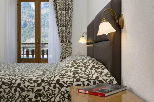 Grand Hotel Molveno, Забронировать Отель Мольвено Паганелла, рядом с Гондольный подъёмник Мольвено-Прадель (нижняя станция)