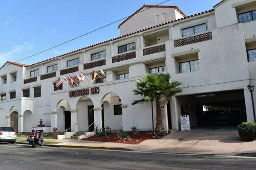 Western Inn, Забронировать Отель Сан-Диего San Diego Metropolitan Area, рядом с Cygnet Theatre