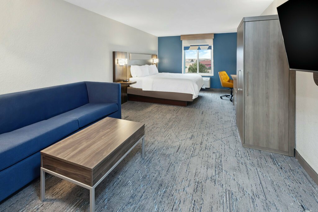 Holiday Inn Express & Suites Pekin