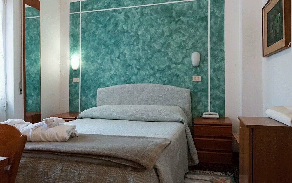 Albergo Villagrande con Ristorante sul lungomare di Varazze