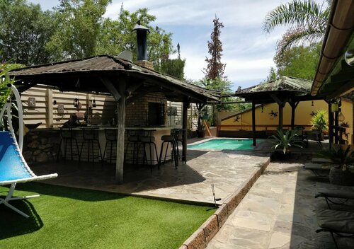 Maison Ambre Guesthouse, Забронировать Отель Отели Виндхук с парковкой, рядом с National Museum of Namibia ACRE, Парковка