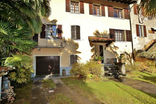B&B Azalea, Забронировать Отель «постель и завтрак» Каннобио Озеро Лаго-Маджоре